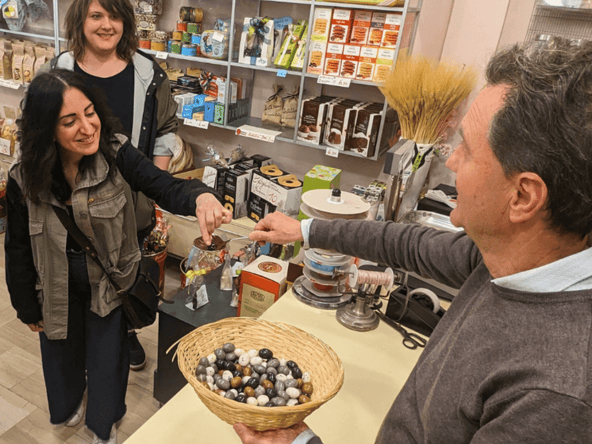1.5 Hour Food Tour in Verona with Tastings & Sightseeing - Verona-style pizza, a local take on street food