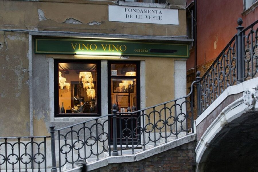 2-Course Dinner in a Typical Venetian Restaurant - What the included drinks add