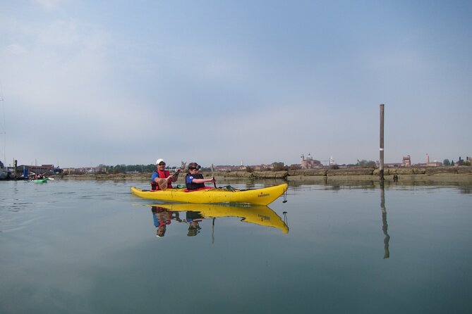2 Hour Venice Canal Kayak Tour - Premium experience by day - Who should book this Venice kayak tour