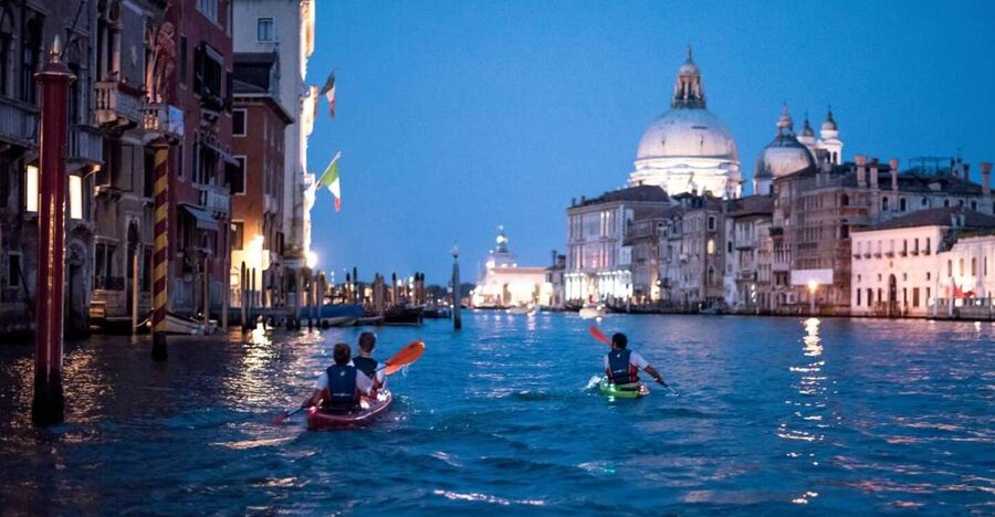 2hr Night Kayak Tour in Venice: premium tour with sunset - A different angle on Cannaregio