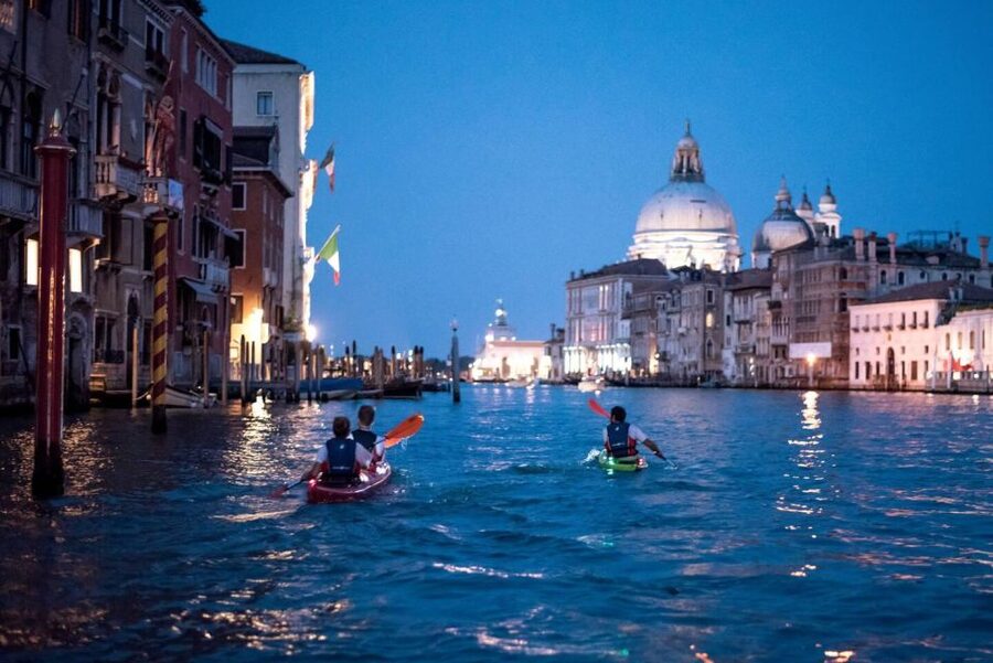 2hr Night Kayak Tour in Venice: premium tour with sunset - Two hours on the canals