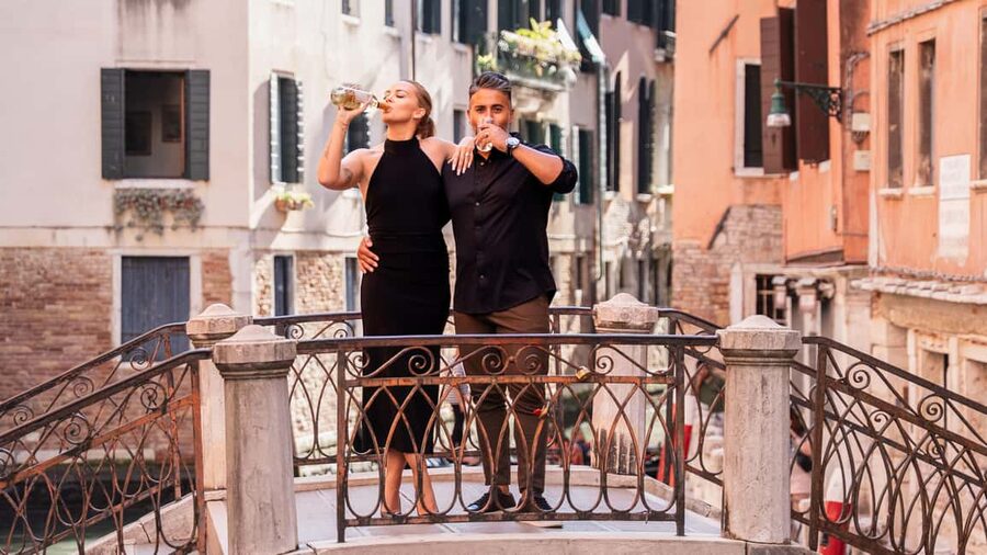 A Unique Photoshoot in Venice - Three locations, with Rialto as the anchor