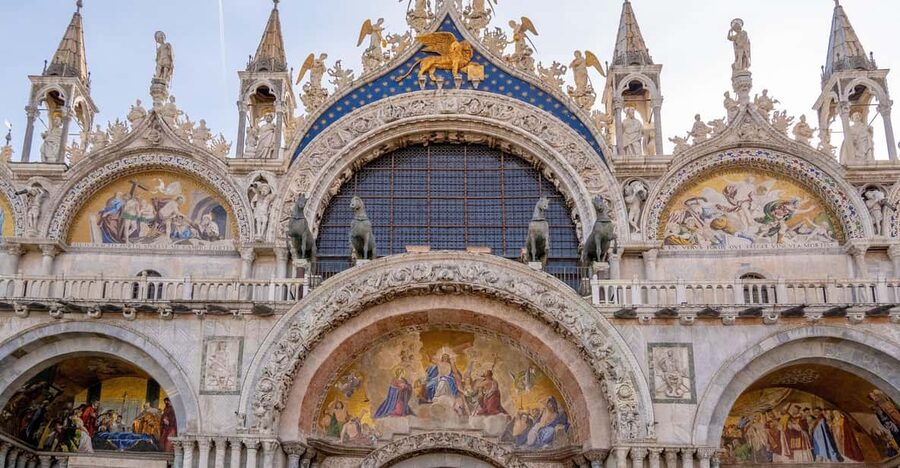 Basilica and Doge's Palace tour with Lunch & Murano - Start with the Basilica’s gold mosaics
