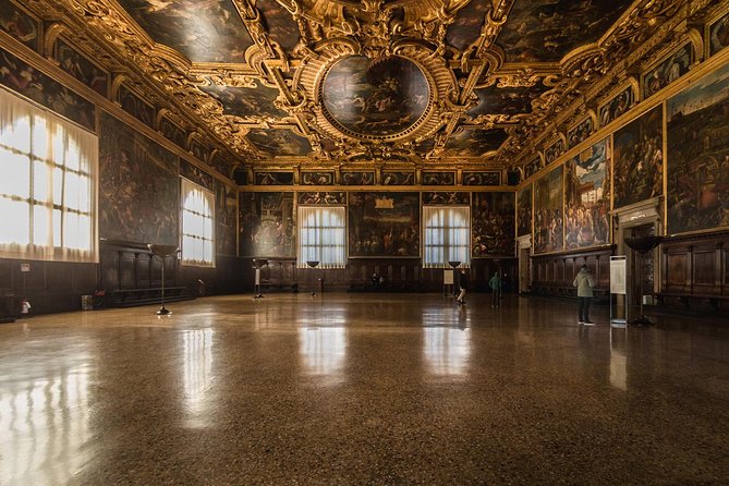 Basilica, Doge's Palace, History Gallery & Bell Tower Option - Getting ready for the meeting and the walk