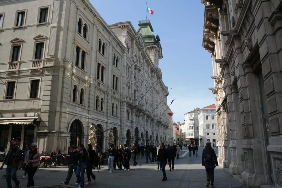 Best of Trieste: Walking Tour with Private Guide - What the private format is worth