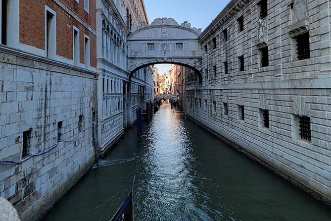 Best Of Venice: Saint Mark's Basilica, Doges Palace with Guide and Gondola Ride - Who should book this tour?
