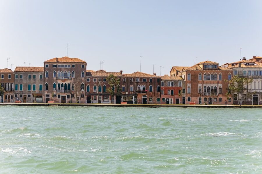 Boat Trip: Glimpse of Murano, Torcello & Burano Islands - Burano: Painted Houses, Lace, and a Quick Stroll