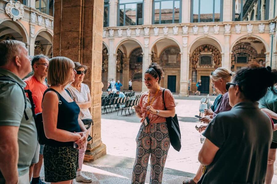 Bologna Walking tour with Tower Sky View and Archiginnasio - FAQ