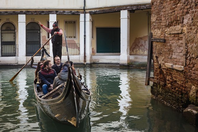 Charming Gondola Ride on the Grand Canal & Gondola Gallery™ - Should you book this gondola experience?