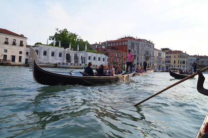 Charming Gondola Ride on the Grand Canal & Gondola Gallery™ - FAQ