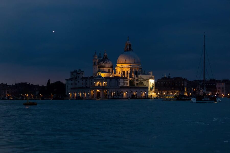 Chioggia-Venice: Day&Night Boat Transfer Round-Trip or 1-Way - Making the most of the boat ride