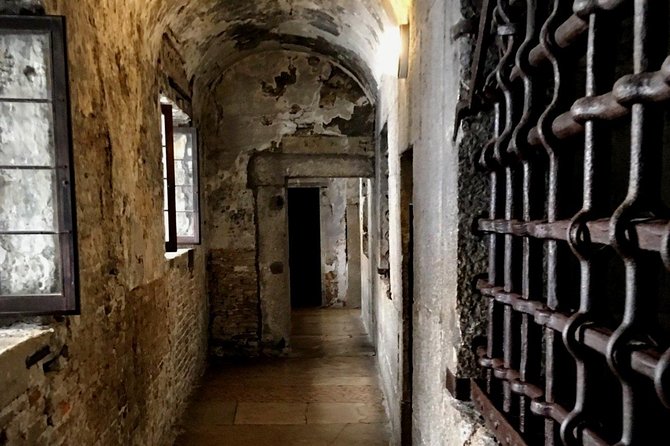 Doge's Palace Guided Tour - Bridge of Sighs and the prison cells