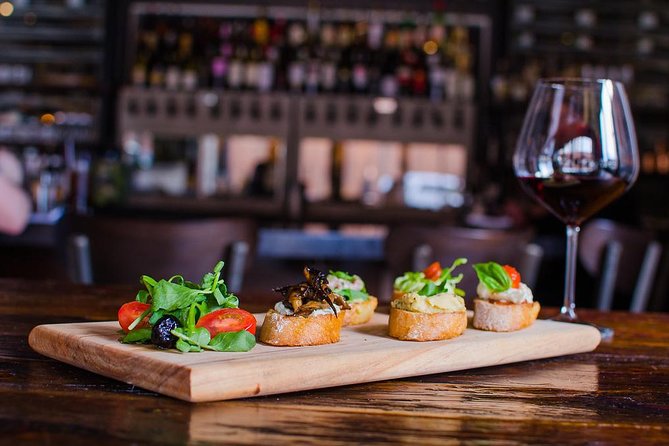 Eat, Drink and Repeat: Wine and Food Tasting Tour in Venice - Stories between the stops