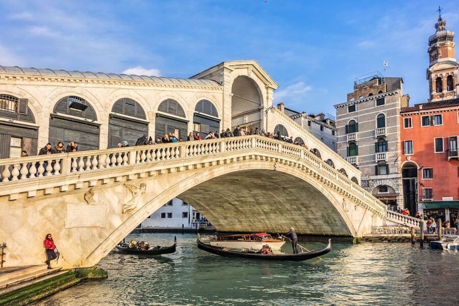Evening Walking Tour with optional motorboat Ride - The optional gondola ferry: a small crossing, not a private ride