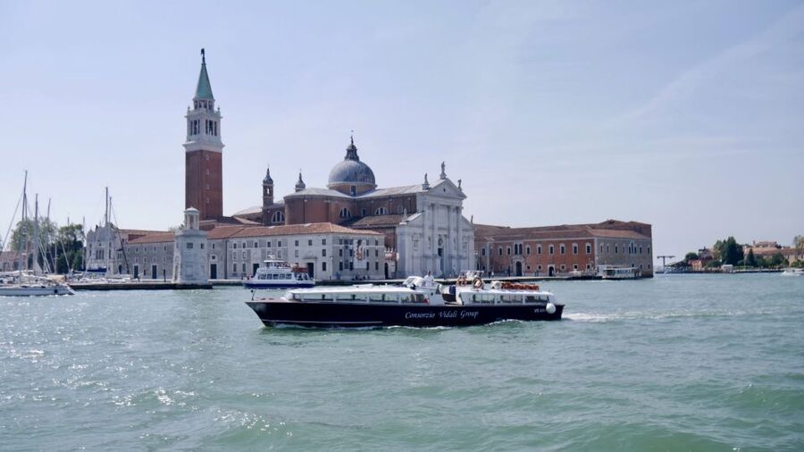 Evening Walking Tour with optional motorboat Ride - The motorboat return and your choice to stay