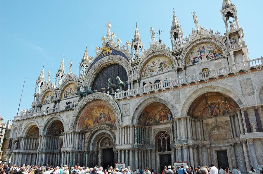 From Lake Garda: Full-Day Guided Group Tour of Venice - Three and a half hours to explore on your own