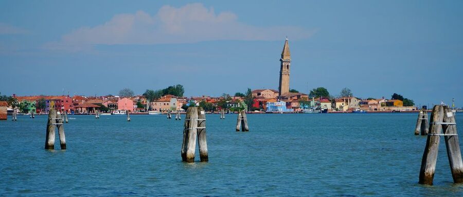 From Venice: Murano and Burano Private Tour with Transfer - A private boat makes the island hop easier