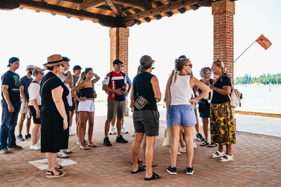 From Venice: Murano & Burano Guided Tour by Private Boat - Burano: color, lace, and room to roam