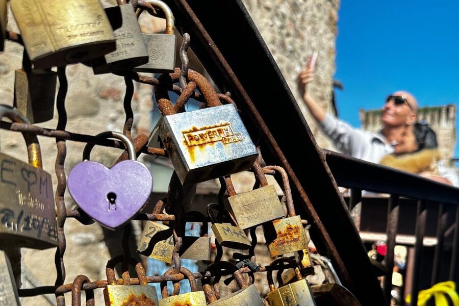 From Verona: Day tour to Lake Garda, Sirmione and Borghetto - From Verona to Sirmione