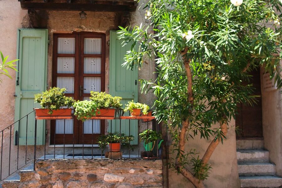 From Verona: Day tour to Lake Garda, Sirmione and Borghetto - What the price covers, and what it does not