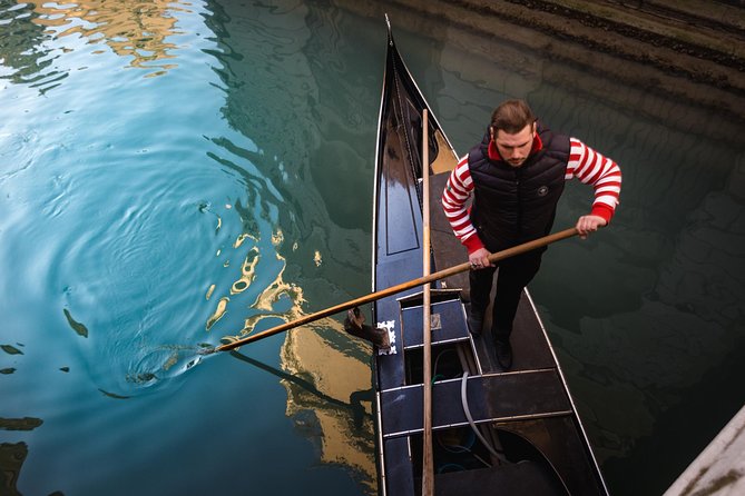 Grand Canal Gondola Experience with Live Commentary™ - Commentary, VR, and what actually works