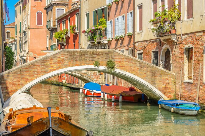 Murano & Burano Islands Guided Small-Group Tour by Private Boat - Who should book this tour?