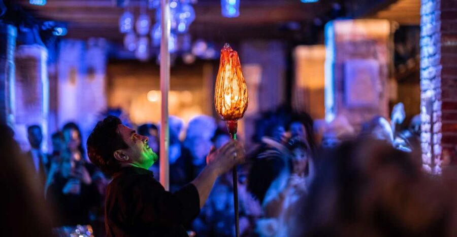 Murano: Glass Blowing Demonstration with Optional Drinks - Music, a drink, and the pace of the show