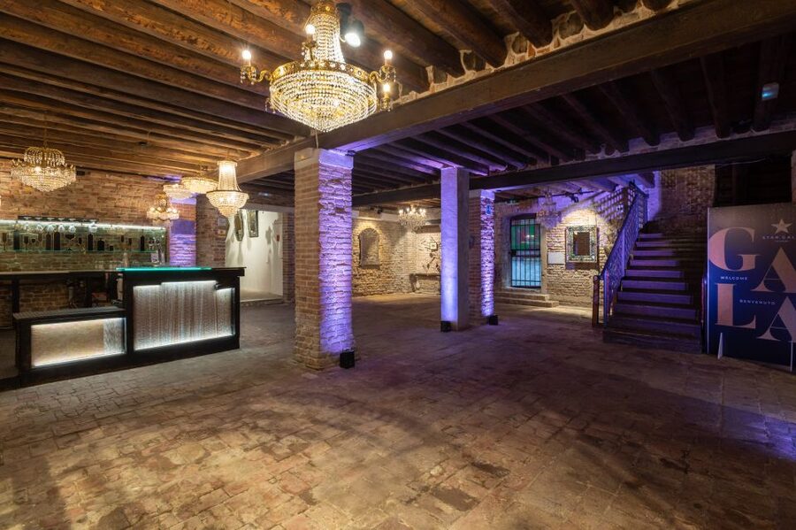 Murano: Glass Blowing Demonstration with Optional Drinks - Should you book the Murano glass demonstration?