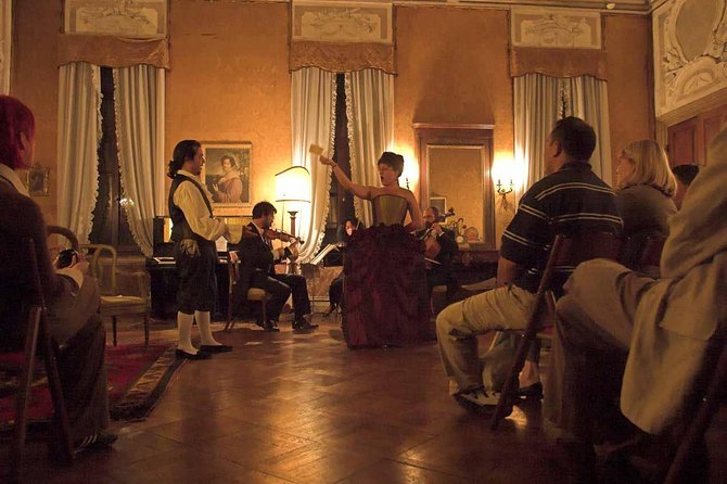 Musica a Palazzo 'Traveling Opera' Performance in Venice - A palace becomes the stage