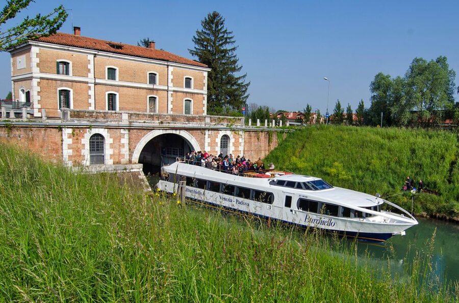 Padua to Venice Boat Cruise of the Brenta Riviera - Villa Foscari and the Lagoon Crossing
