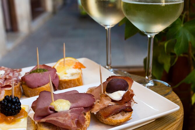 Private Secret Venice Tour; Rialto Market, San Polo & Food and Wine tasting - Getting ready for the walk