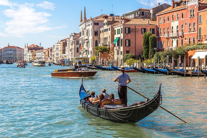 Private Tour: Venice Gondola Ride with Serenade - Music makes this gondola ride different