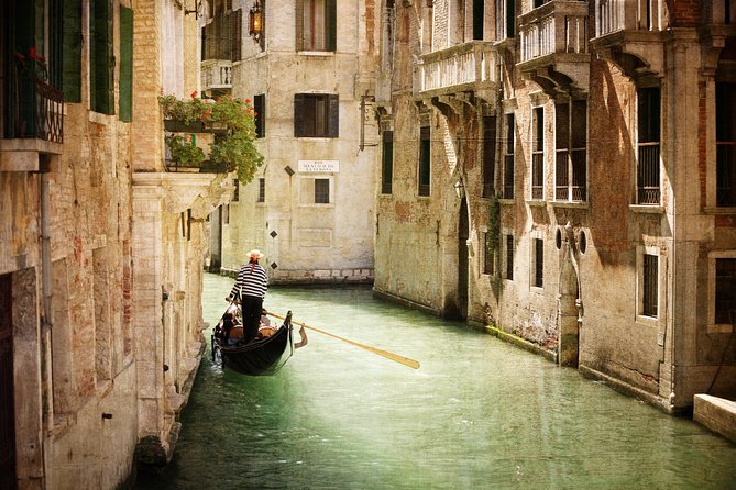 Private Tour: Venice Gondola Ride with Serenade - What can go wrong, and how to reduce the risk
