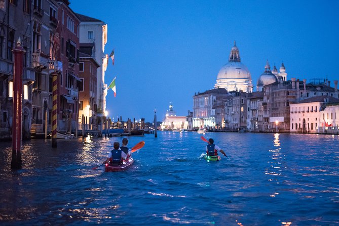 Real Venetian Kayak - Tour of Venice Canals with a Local Guide - The first strokes and narrow canals