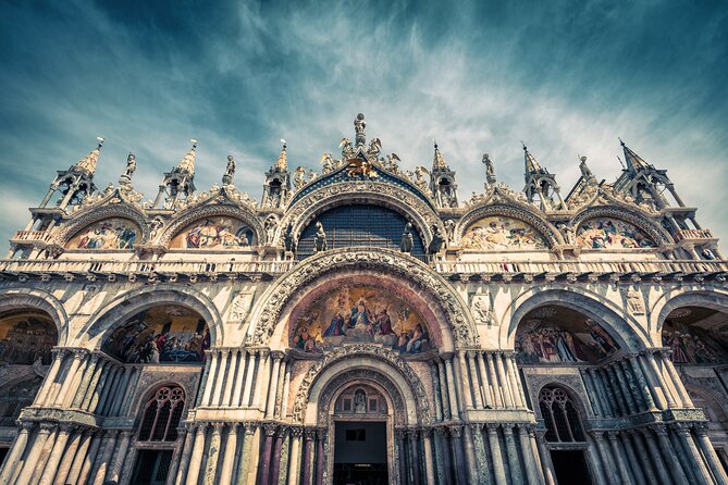 Skip-the-Line: Doge's Palace & St. Mark's Basilica Fully Guided Tour - Crossing St. Mark’s Square to the basilica
