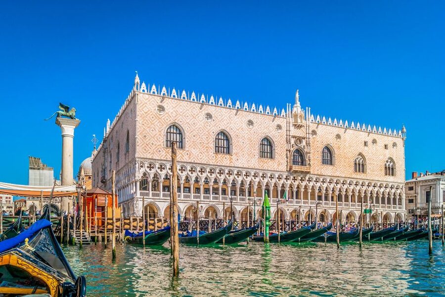 Skip-the-Line Guided Tour of Doge's Palace - Grand rooms, gilded stairs, and big decisions