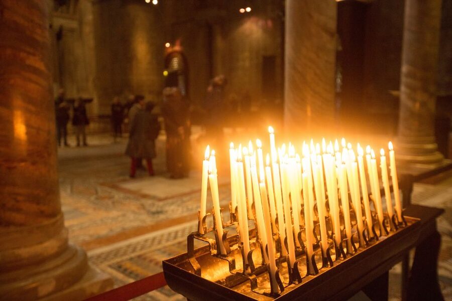 Skip the Line: St. Mark's Basilica Guided Tour - Reading the gold mosaics with a guide