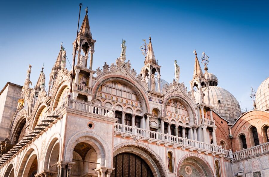 Skip the Line: St. Mark's Basilica Guided Tour - Choosing the museum, horses and terrace