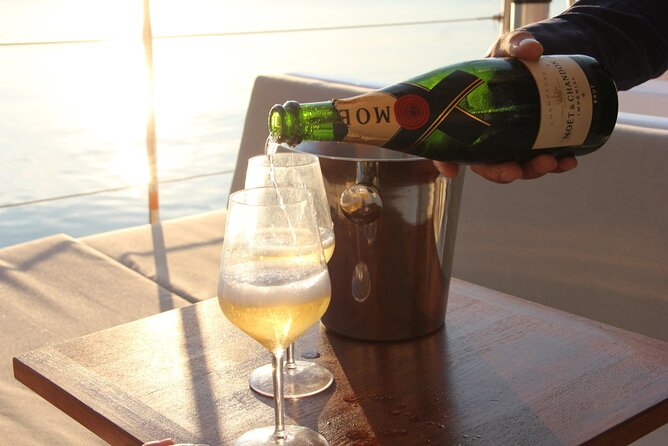 Sunset Jazz Catamaran Cruise with Aperitivo and Live Saxophone - Santa Maria della Salute and the Giudecca Canal