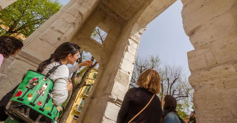 The Highlights of Verona Small Group Walking Tour - Castelvecchio Bridge and the Arco dei Gavi