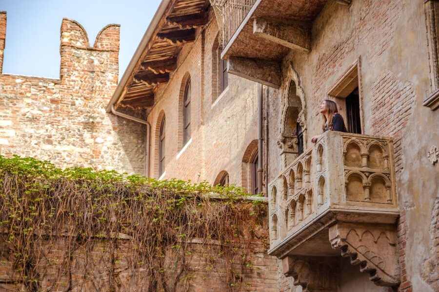 The Highlights of Verona Small Group Walking Tour - Juliet’s House and the famous balcony