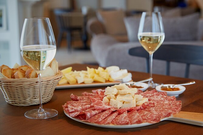 Unconventional Prosecco Tasting with Stunning View on Vineyards - Vine rows, a cellar, and a tasting in one visit