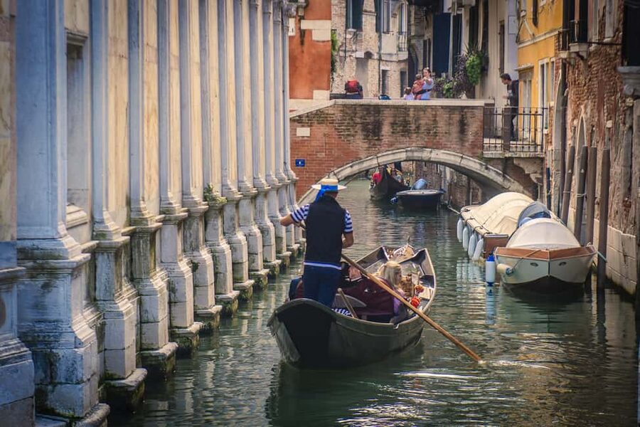 Venetian Private Sandolo tour - A sandolo, not quite a gondola