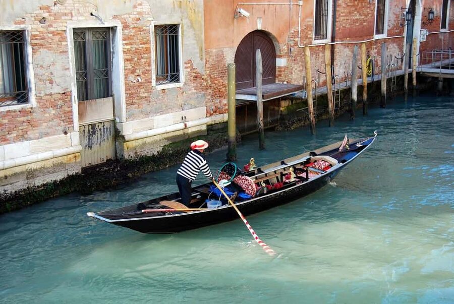 Venetian Private Sandolo tour - Meeting near Campo Santa Maria Formosa