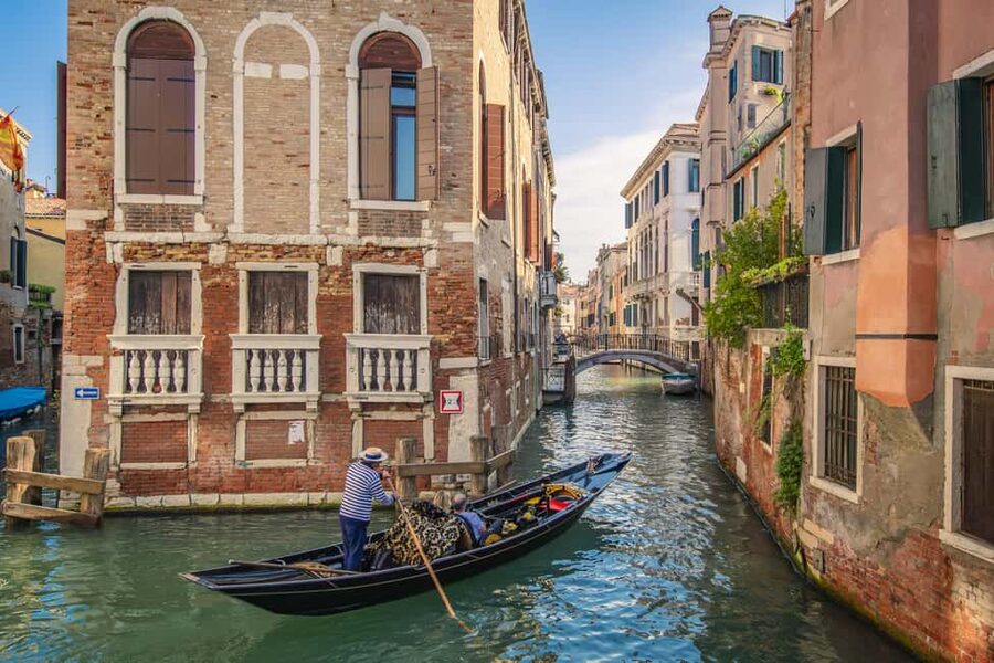 Venetian Private Sandolo tour - Should you book the Venetian private sandolo?