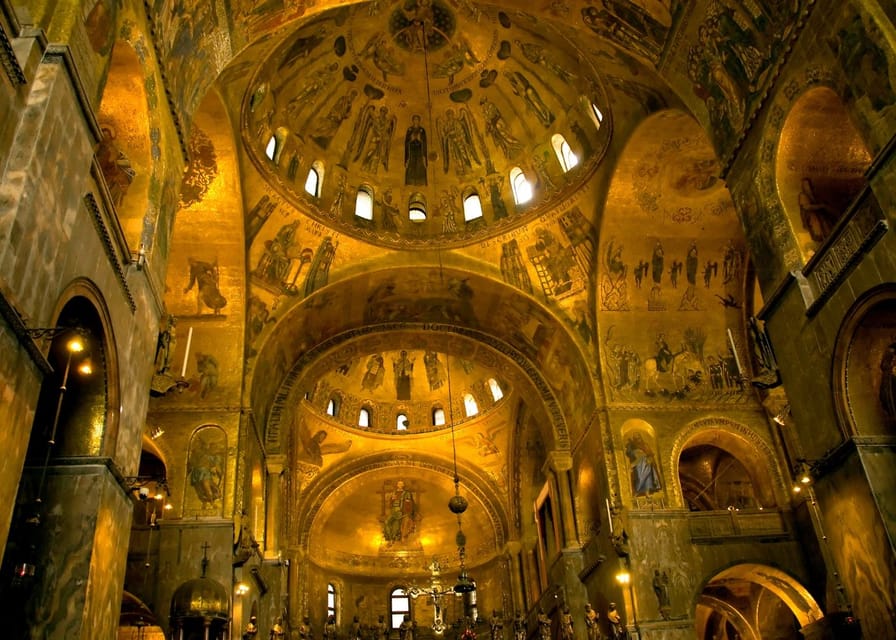 Venice: Basilica and Doge's Palace Priority Ticket and Tour - Two Venetian landmarks, two kinds of power