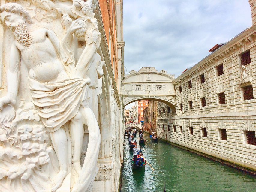Venice: Basilica and Doge's Palace Tour with Gondola Ride - Make the two-hour pause work for you