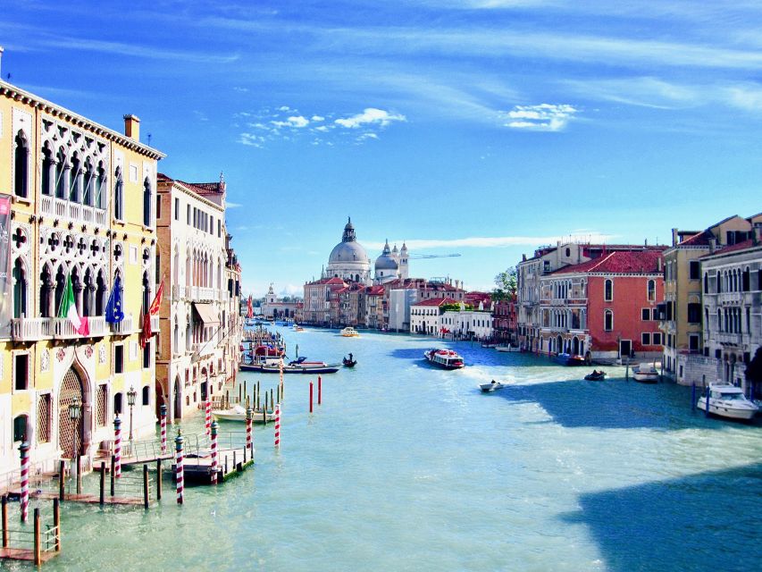Venice: Basilica and Doge's Palace Tour with Gondola Ride - A gondola ride with views, not a guided tour