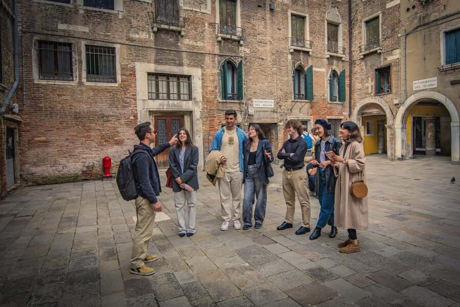 Venice: Byzantine Tour and Skip-the-Line St Mark's Basilica - Inside the Golden Basilica