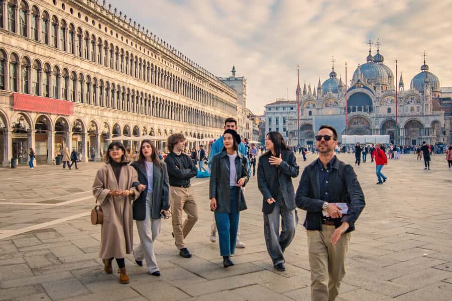 Venice: Byzantine Tour and Skip-the-Line St Mark's Basilica - Is the gondola ride worth adding?